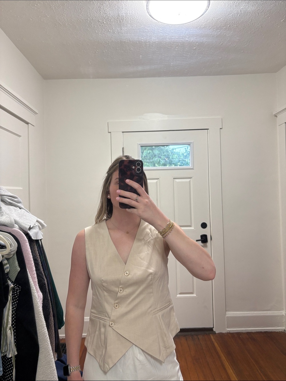 Women's Cream Sleeveless Button-Front Vest